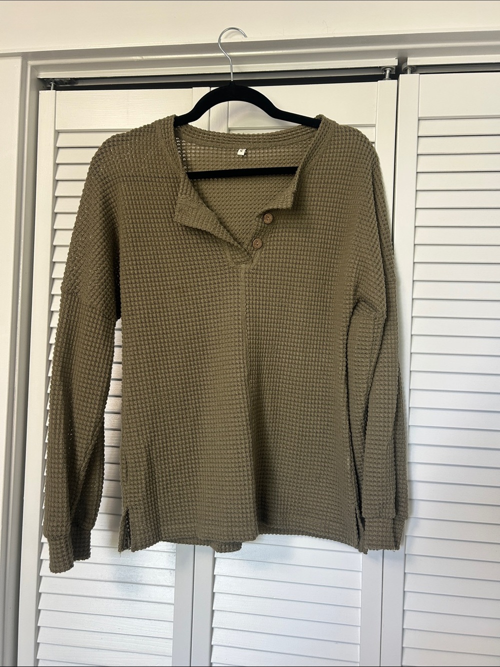 Waffle-Knit Henley Sweater in Olive Green